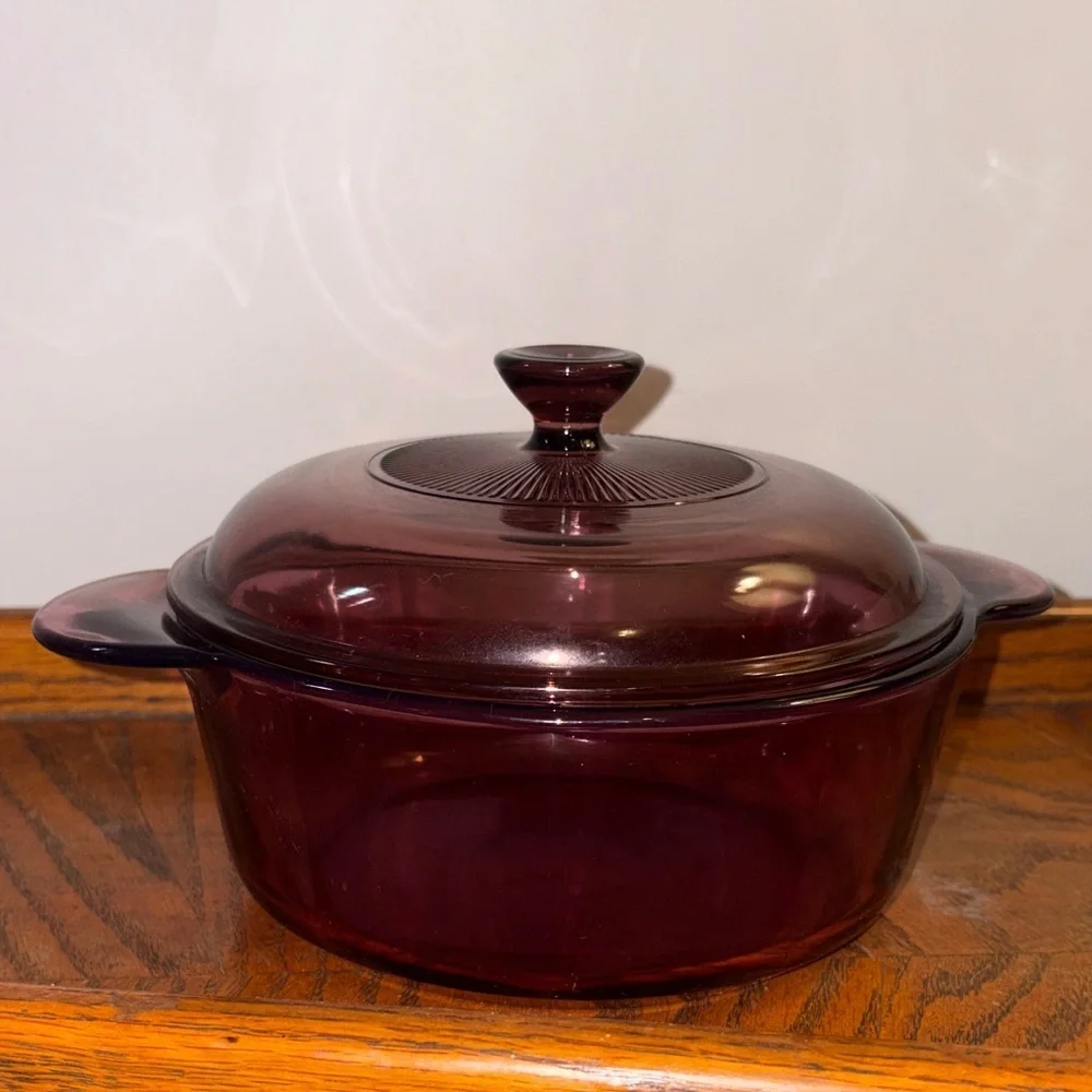 Vintage Pyrex / Corning Amethyst Purple Glass Casserole Bowl w/ Lid #1148 MCM